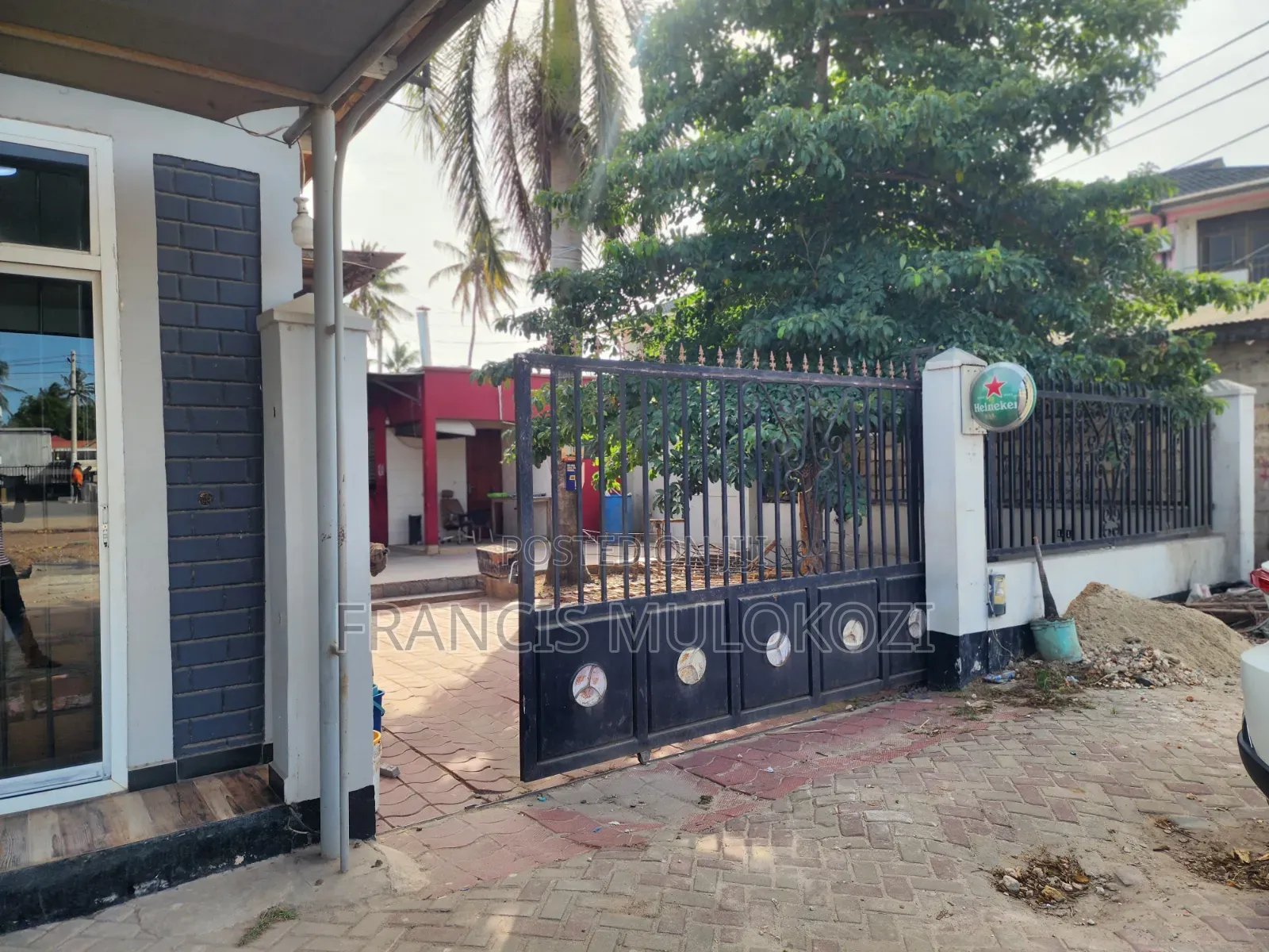 Space for Restaurant/Sports Bar for Let
