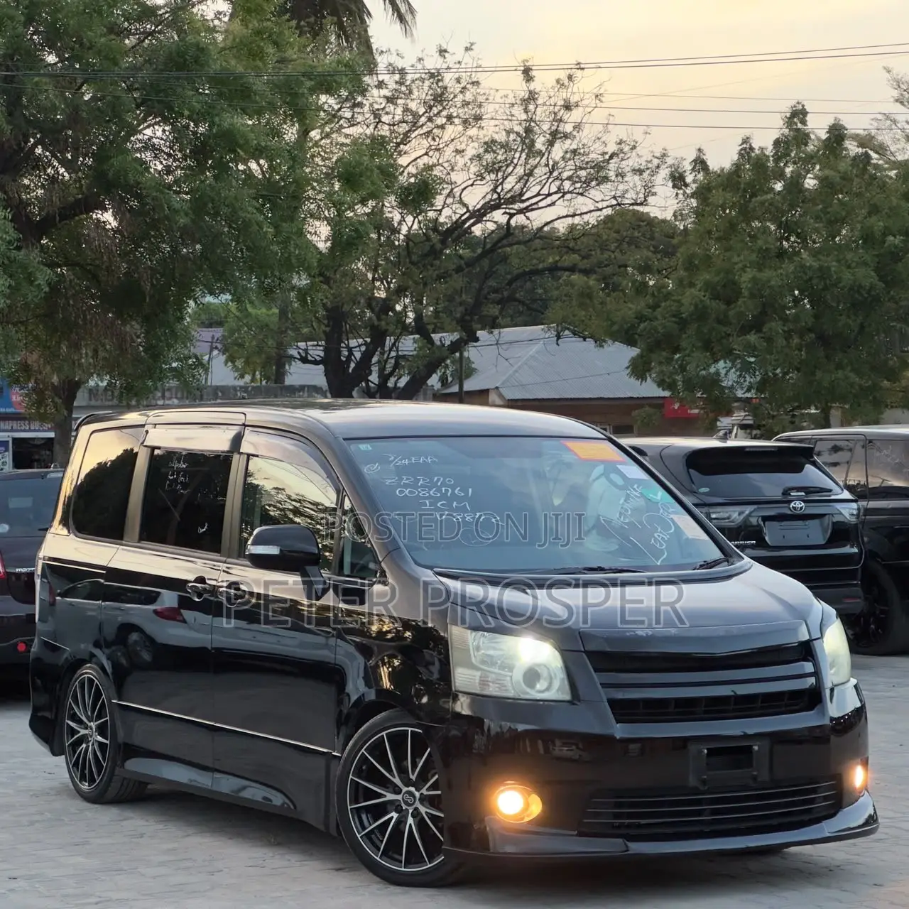 Toyota Noah 2.0 143hp AWD (8 Seater) 2008 Black