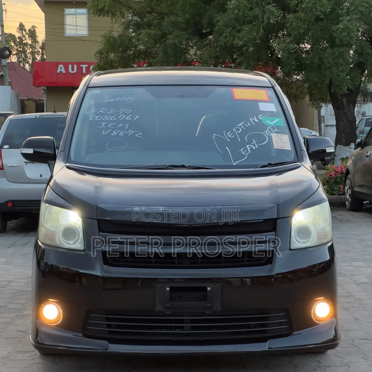 Toyota Noah 2.0 143hp AWD (8 Seater) 2008 Black