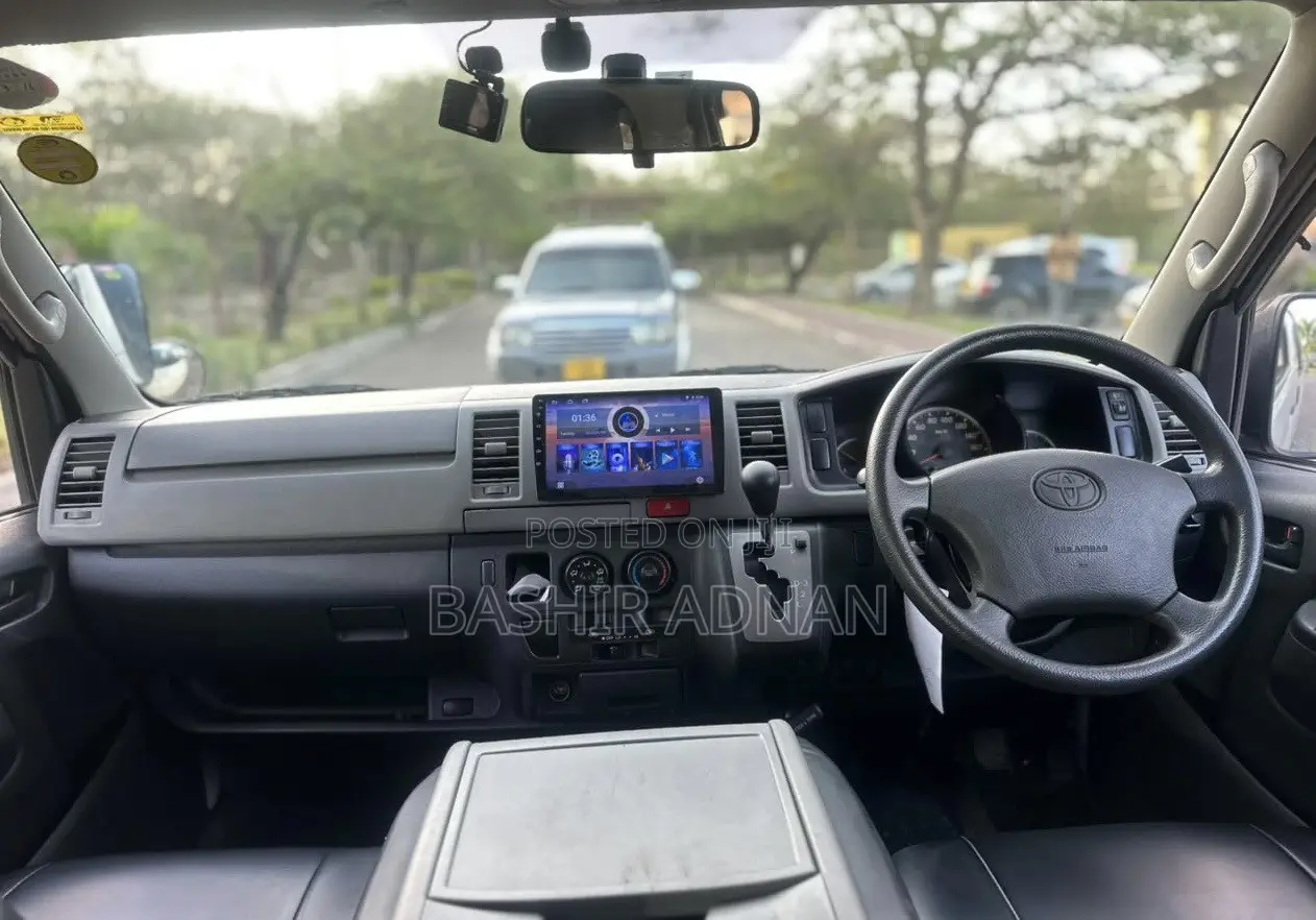 Toyota HiAce 2006 White