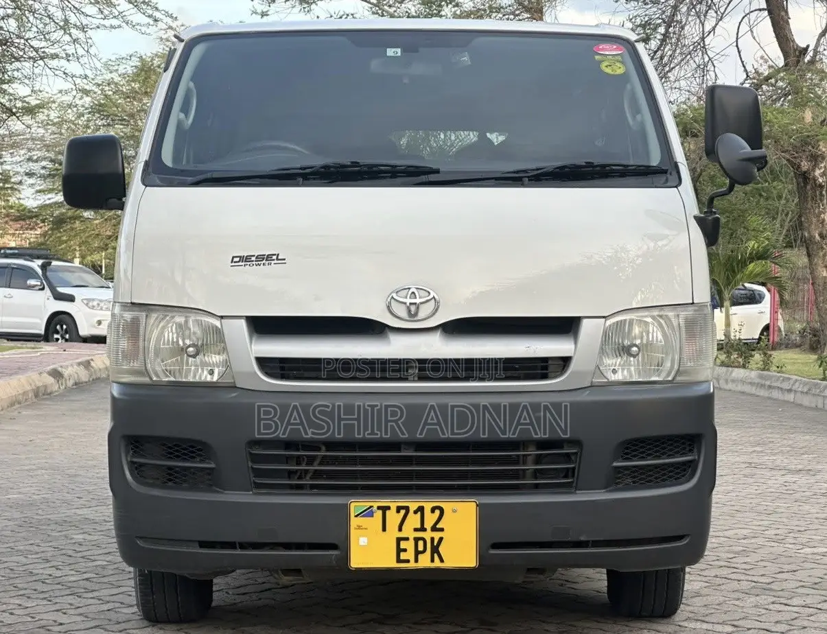 Toyota HiAce 2006 White