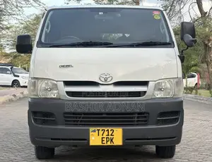 Toyota HiAce 2006 White