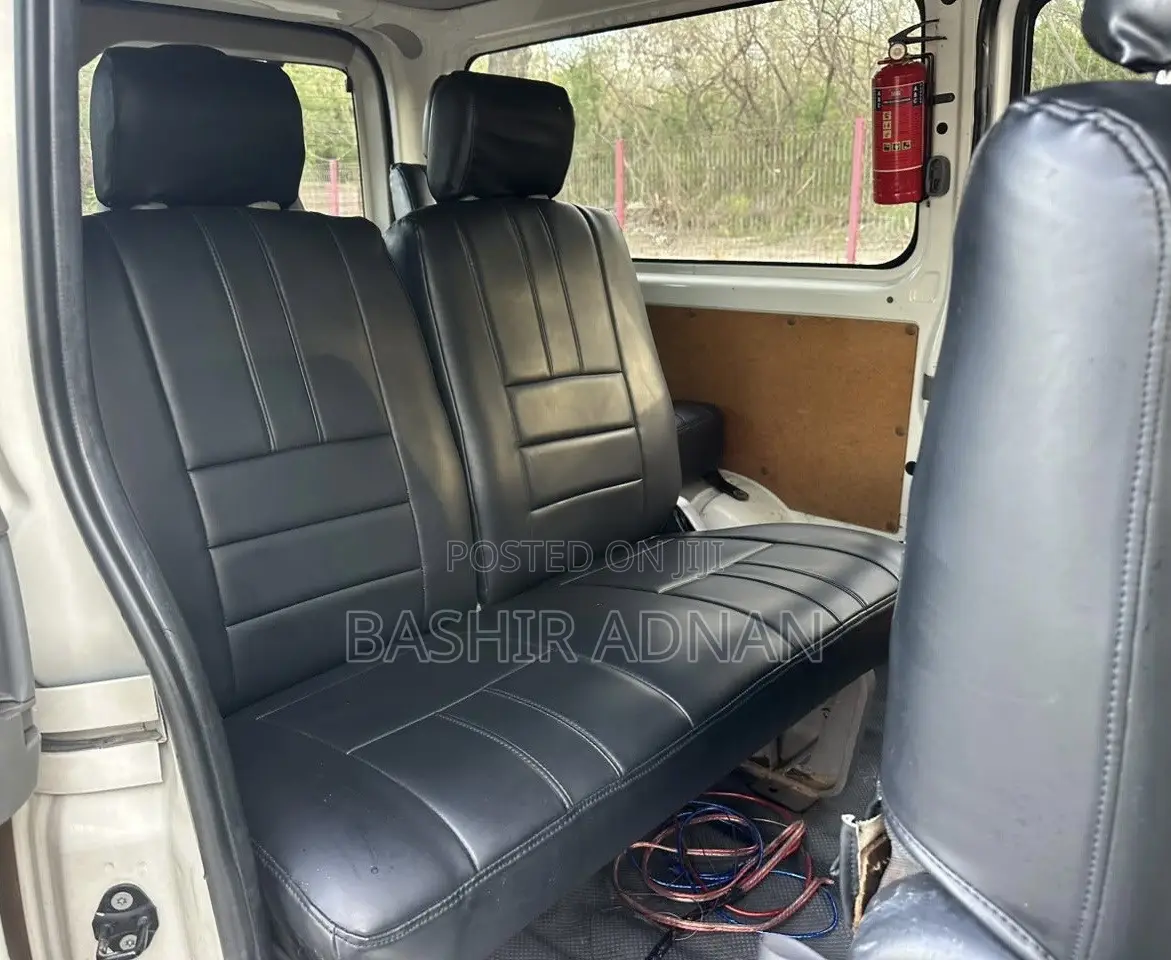 Toyota HiAce 2006 White