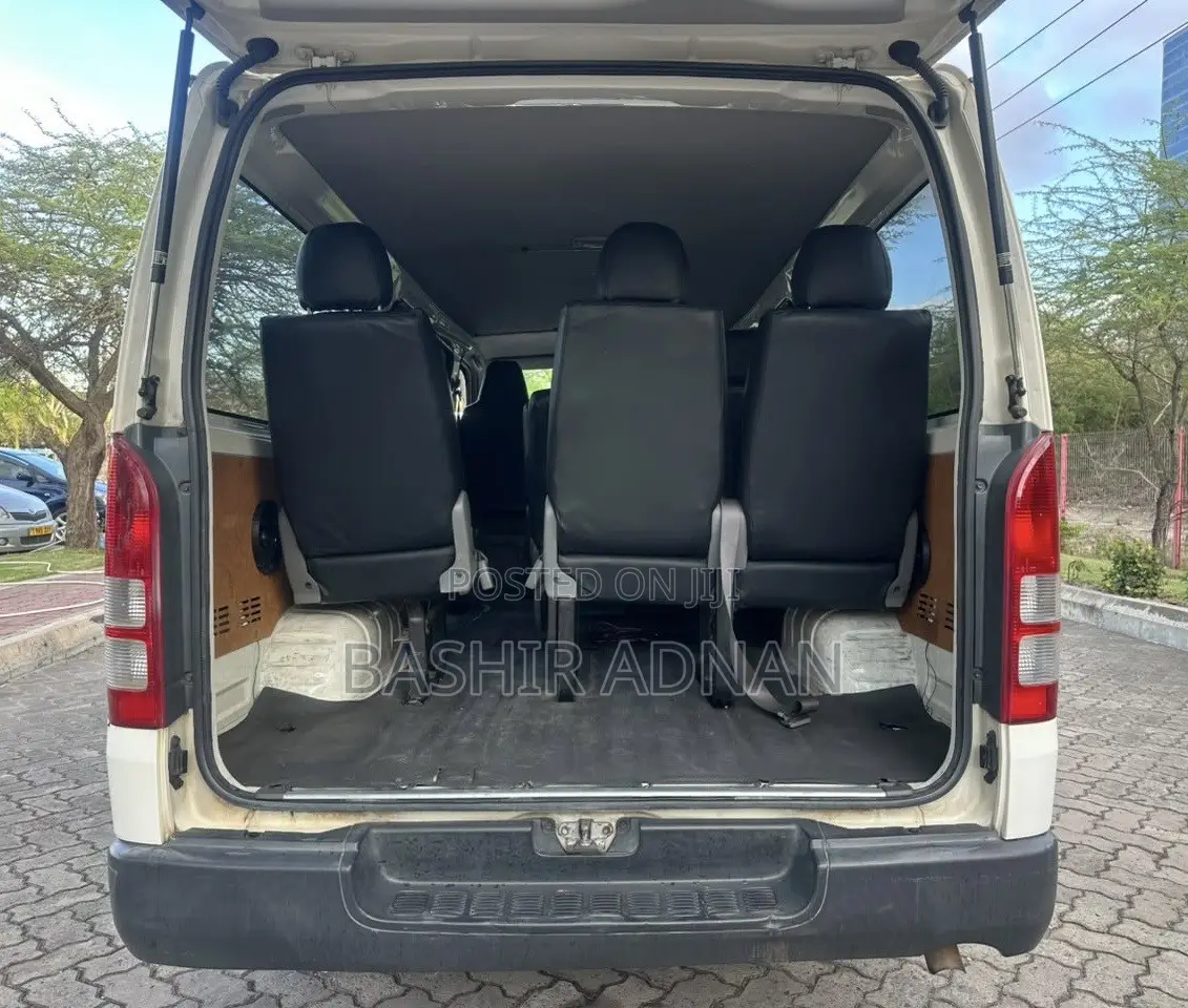 Toyota HiAce 2006 White