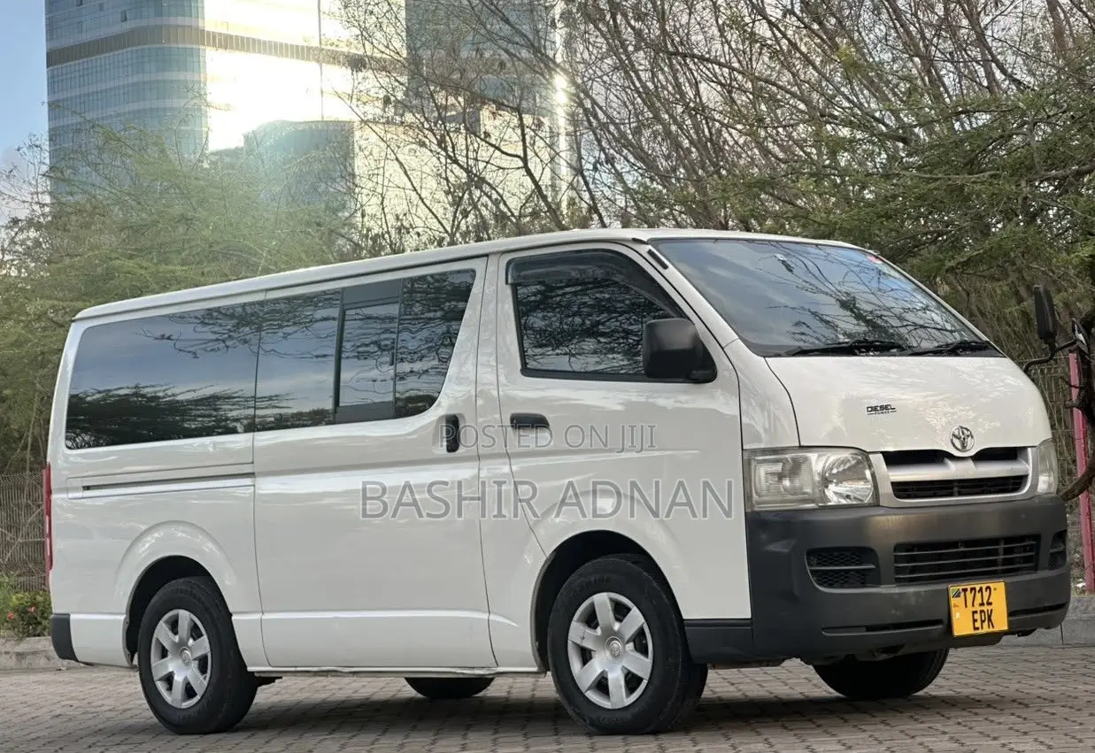 Toyota HiAce 2006 White