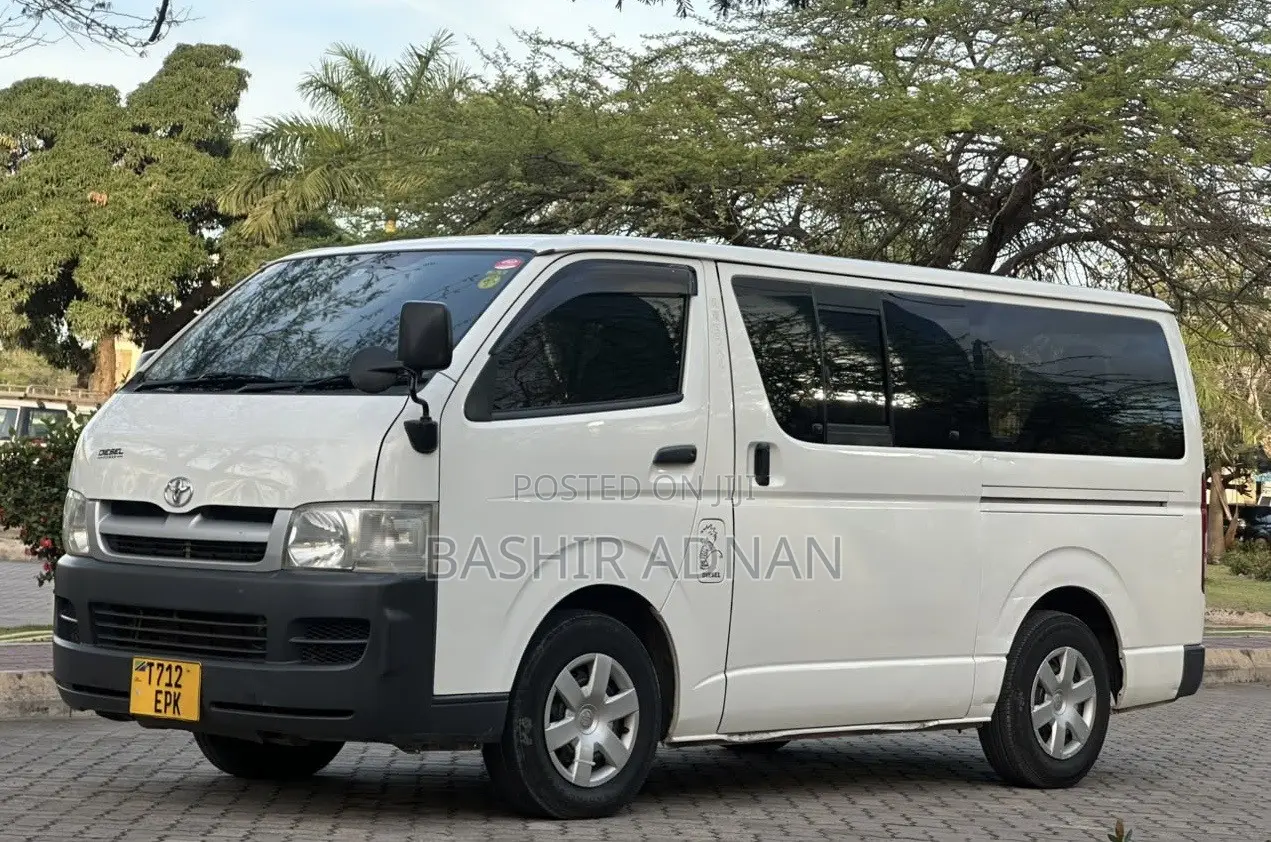 Toyota HiAce 2006 White