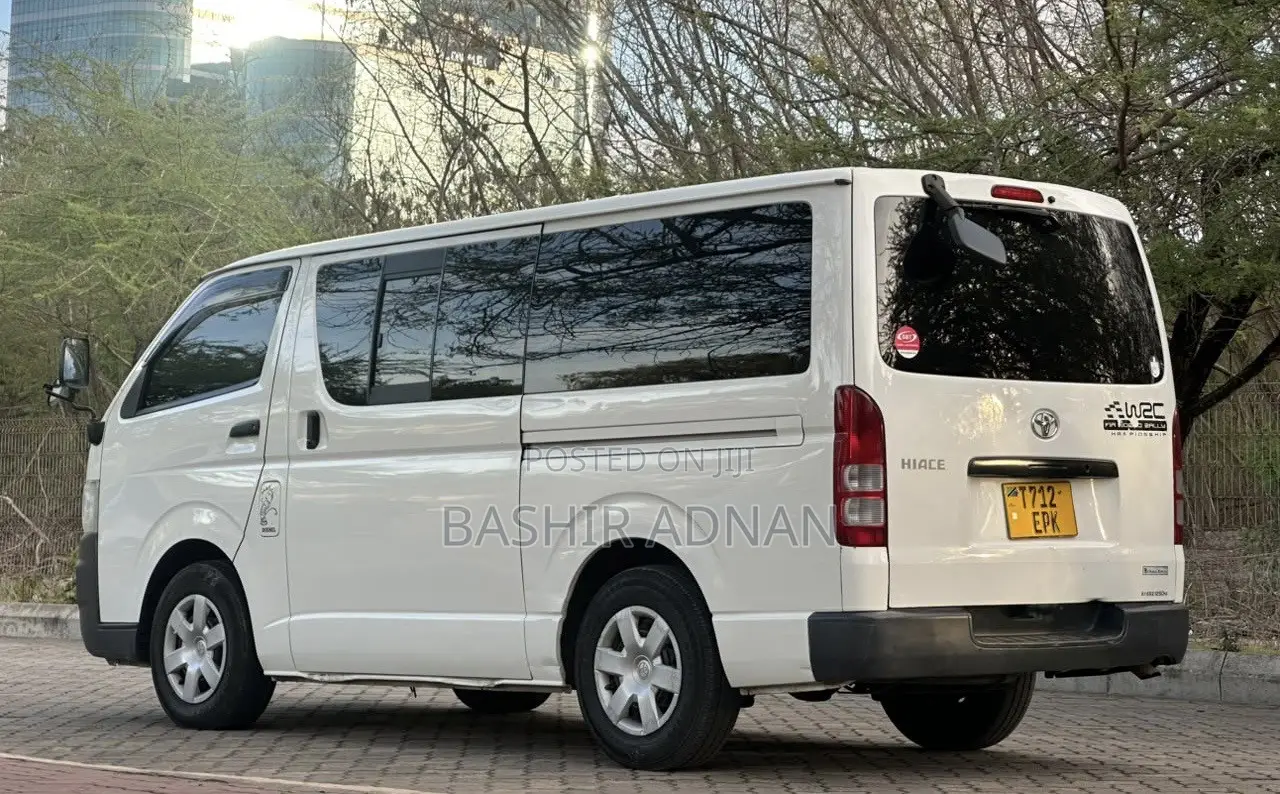 Toyota HiAce 2006 White