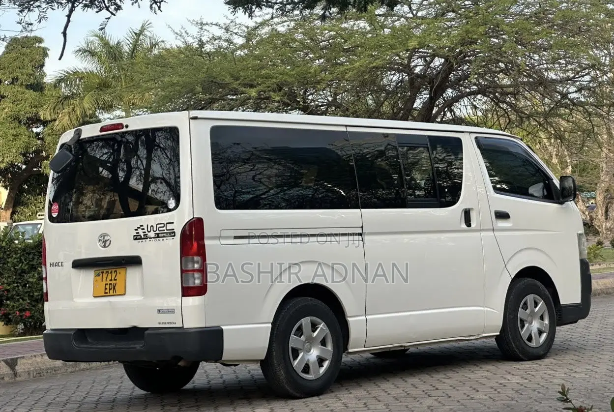 Toyota HiAce 2006 White