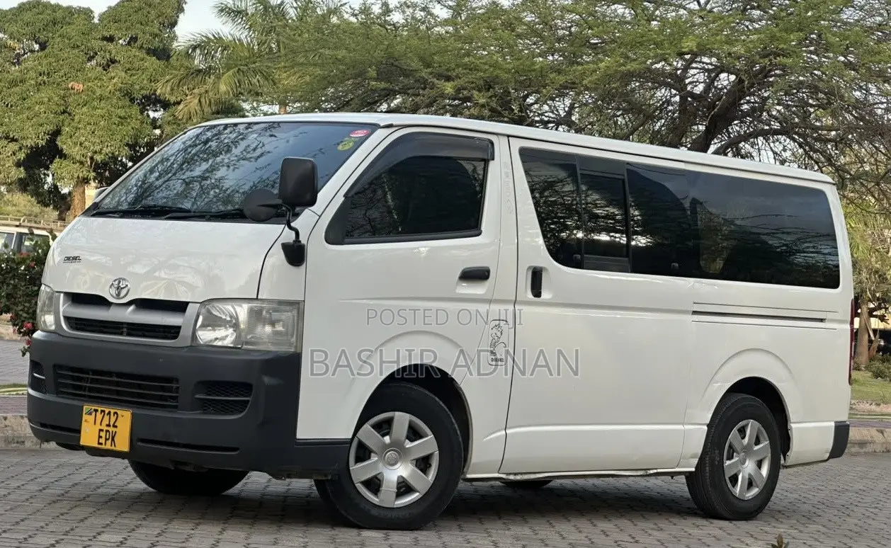 Toyota HiAce 2006 White