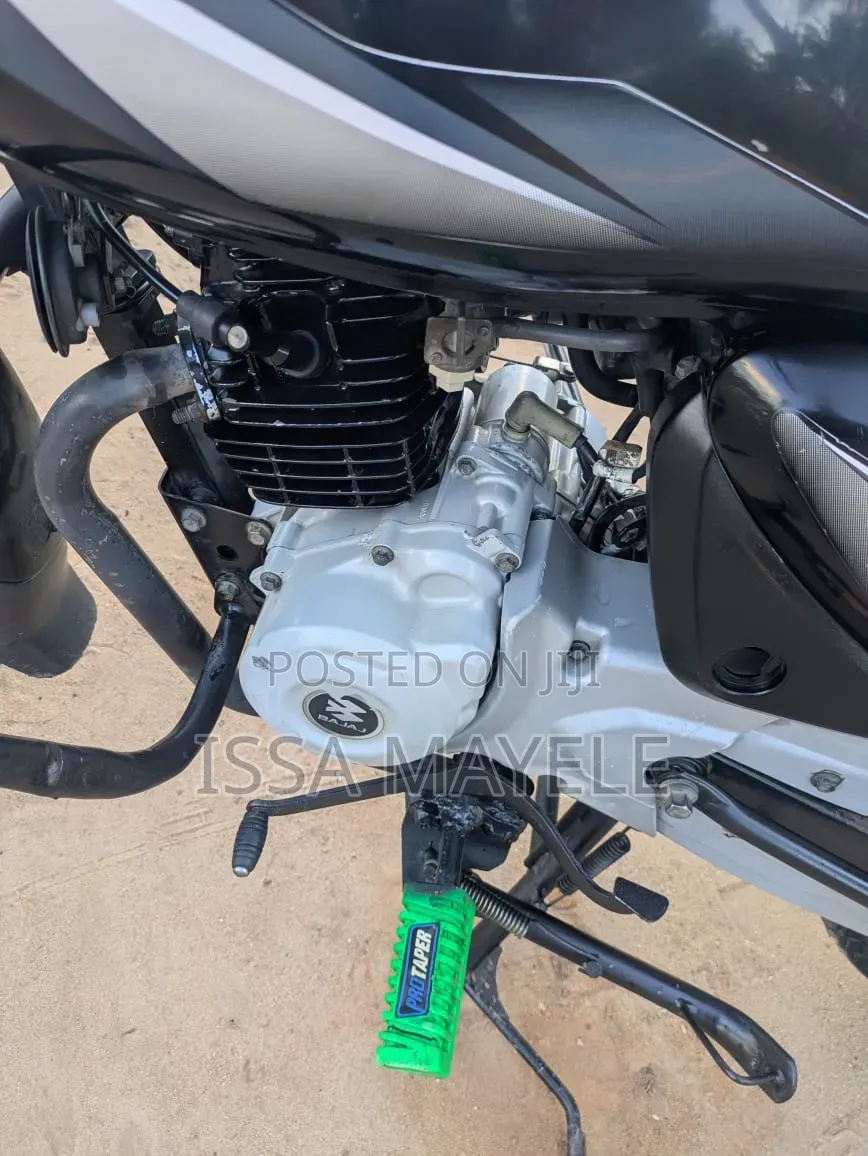 Bajaj Boxer 125 2024 Black
