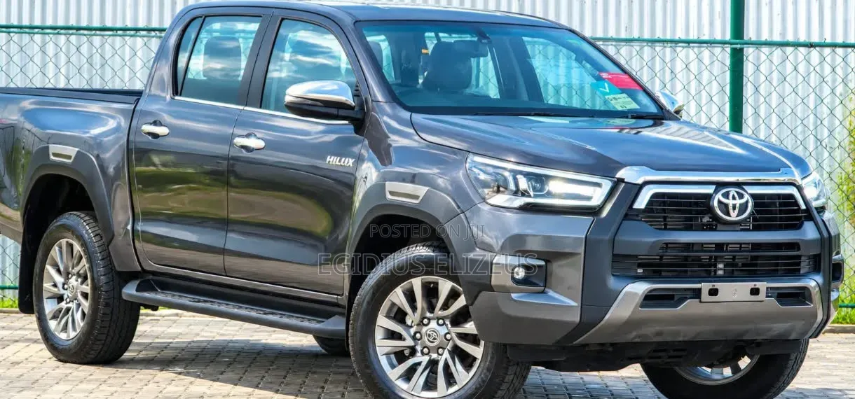 New Toyota Hilux 2025 Gray
