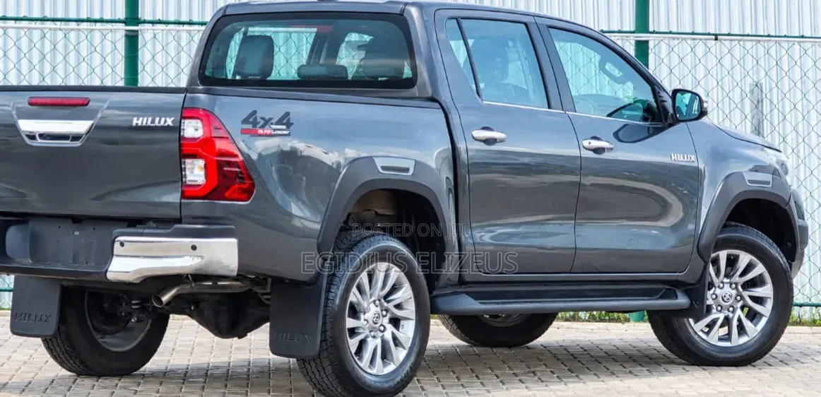 New Toyota Hilux 2025 Gray