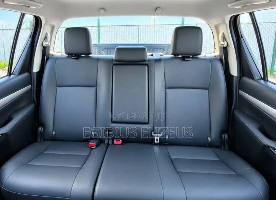 New Toyota Hilux 2025 Gray