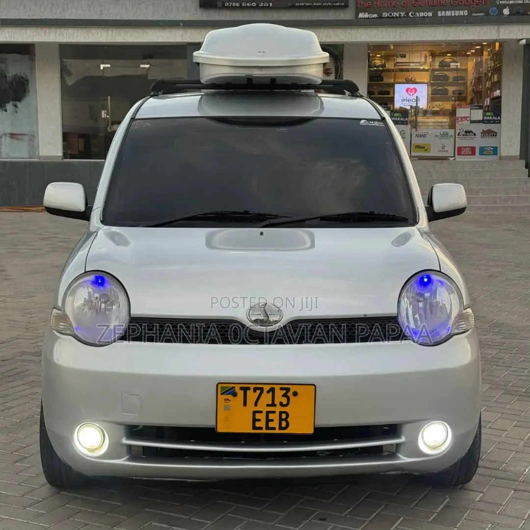 Toyota Sienta 2005 Silver