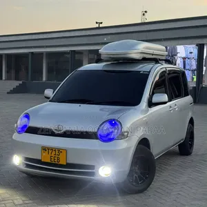 Toyota Sienta 2005 Silver