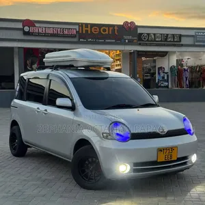 Toyota Sienta 2005 Silver
