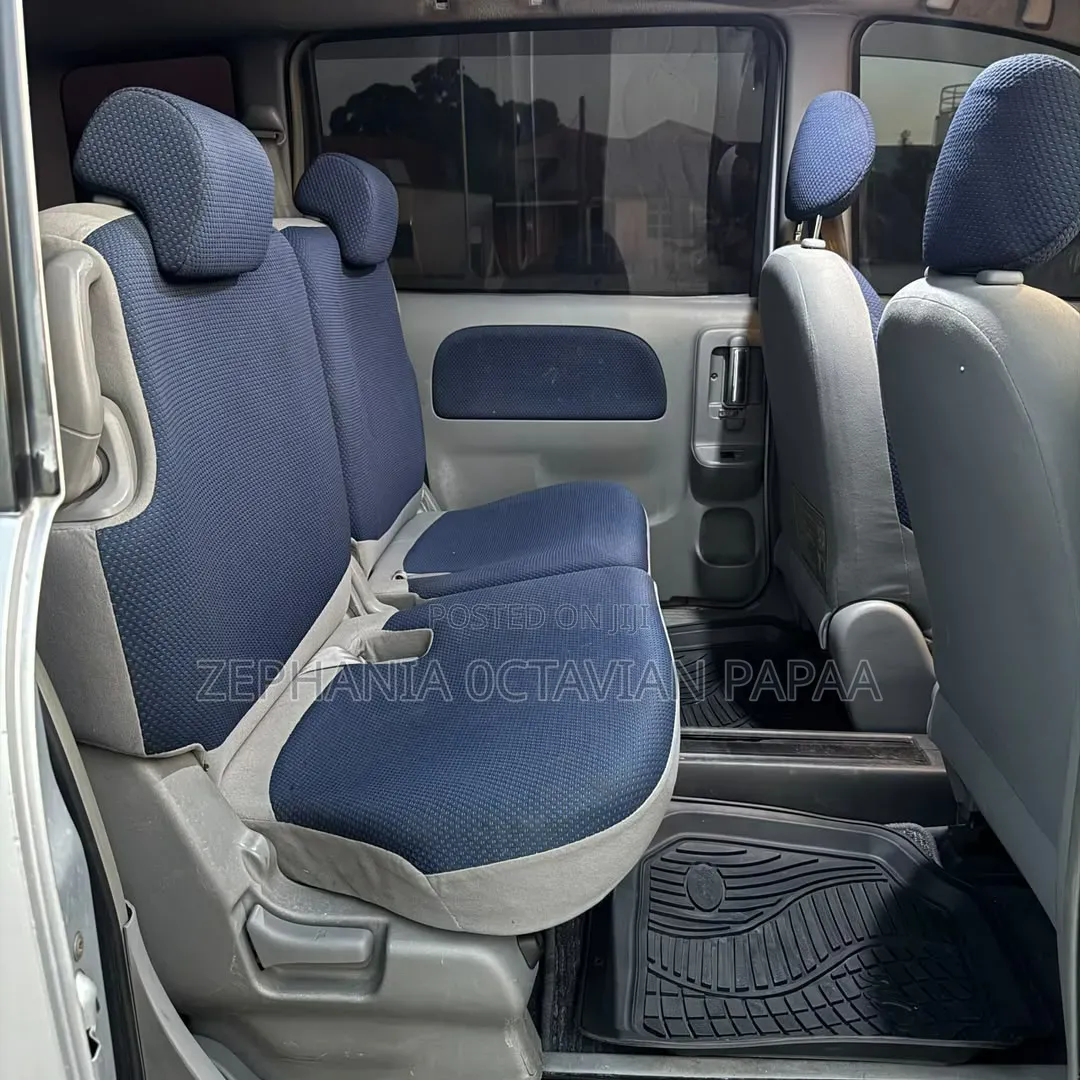 Toyota Sienta 2005 Silver