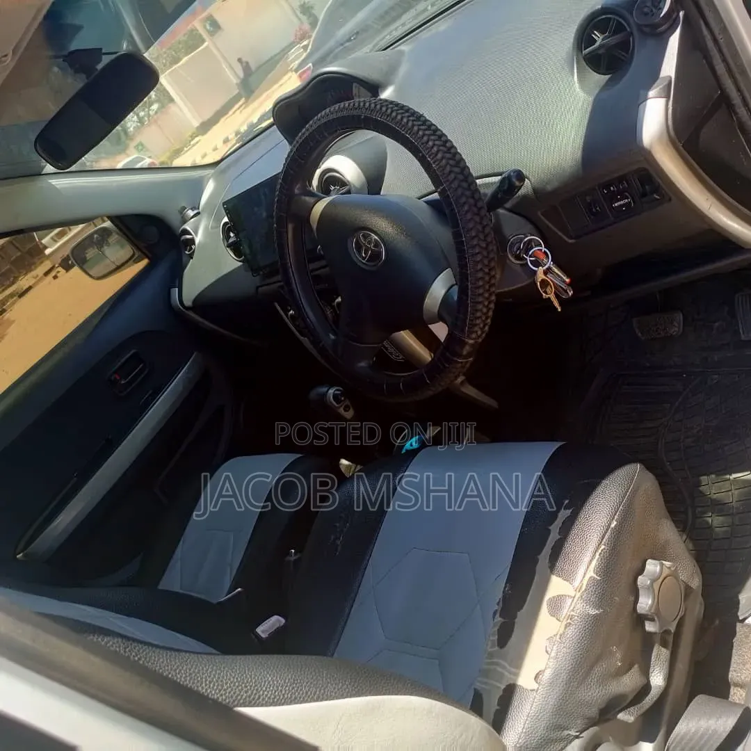 Toyota IST 2006 Silver