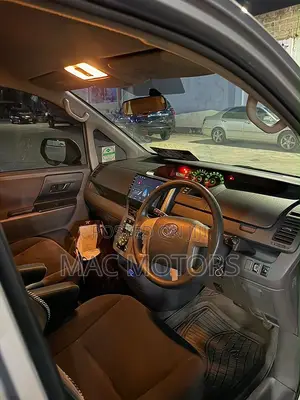 Toyota Noah 2009 Silver