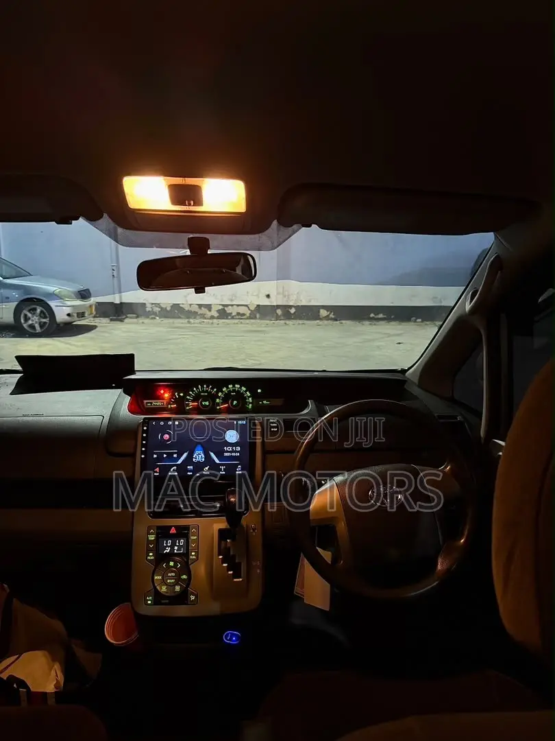 Toyota Noah 2009 Silver