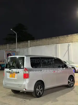 Toyota Noah 2009 Silver