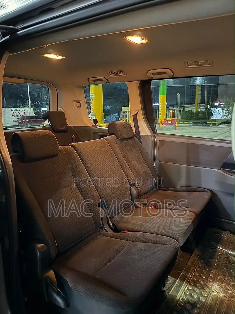 Toyota Noah 2009 Silver