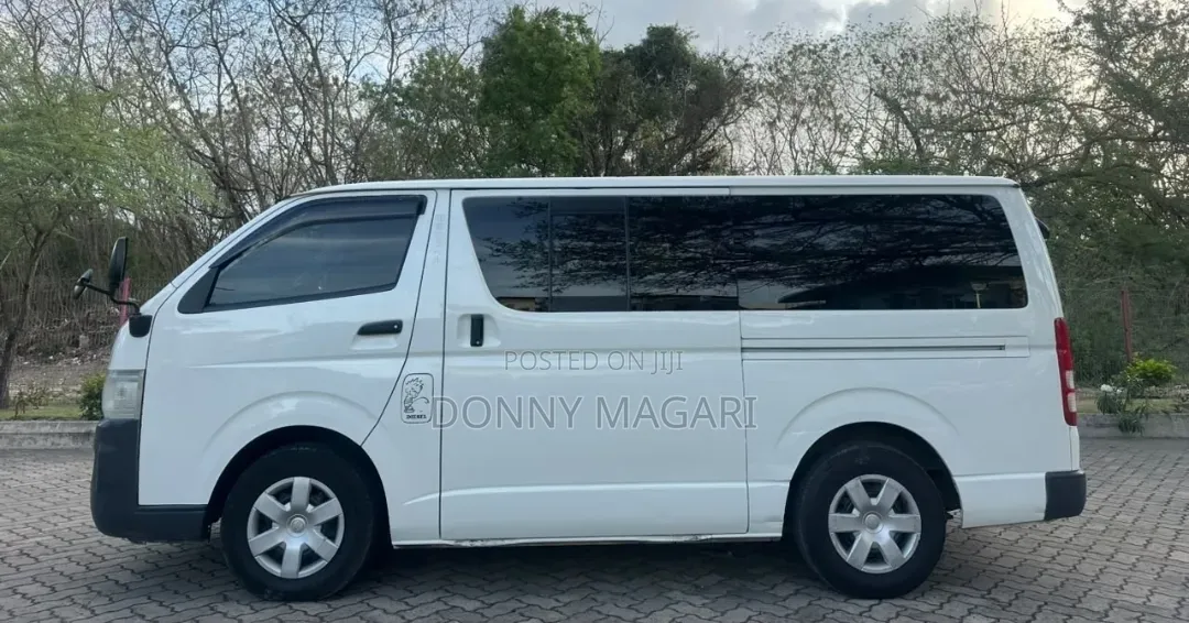 Toyota Quantum 2012 White