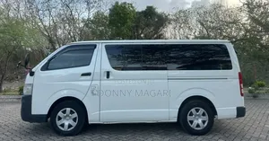 Toyota Quantum 2012 White