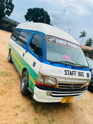 Toyota HiAce 2000 White