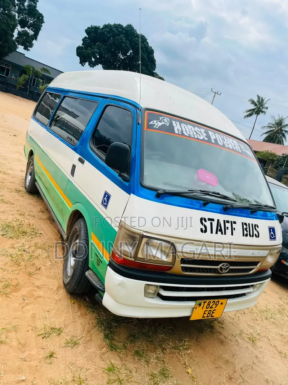 Toyota HiAce 2000 White