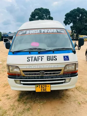 Toyota HiAce 2000 White