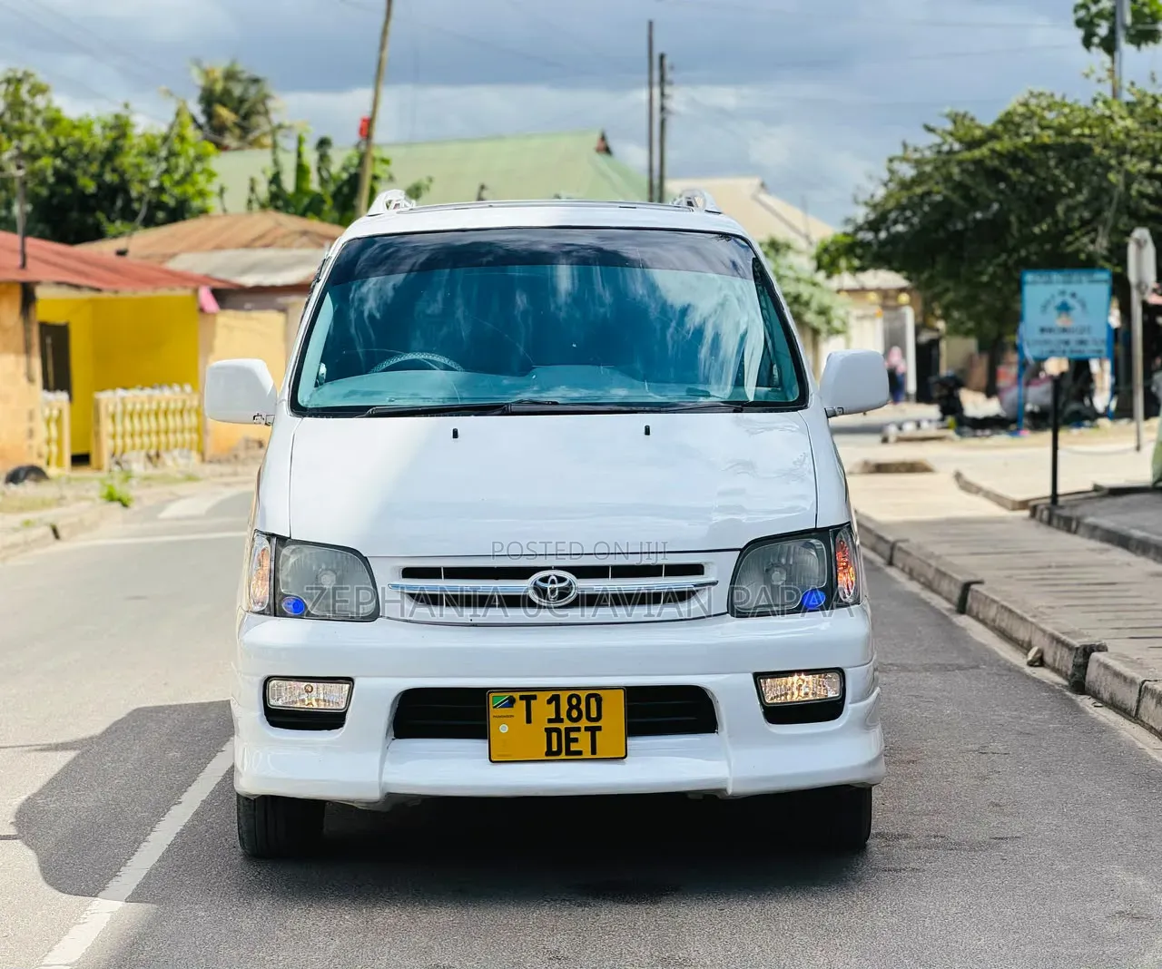 Toyota Noah 2001 White