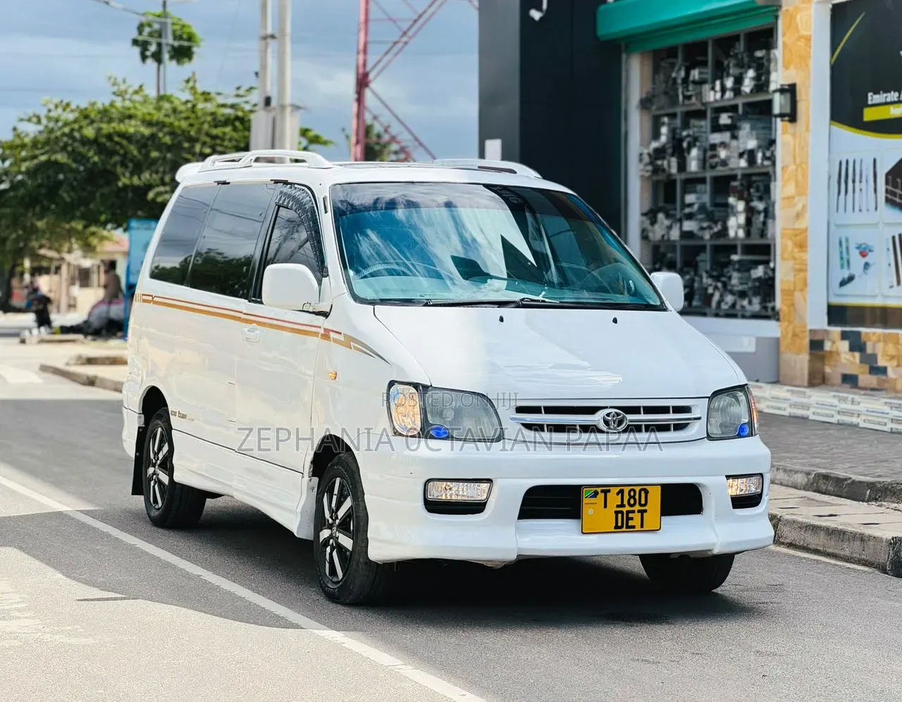 Toyota Noah 2001 White