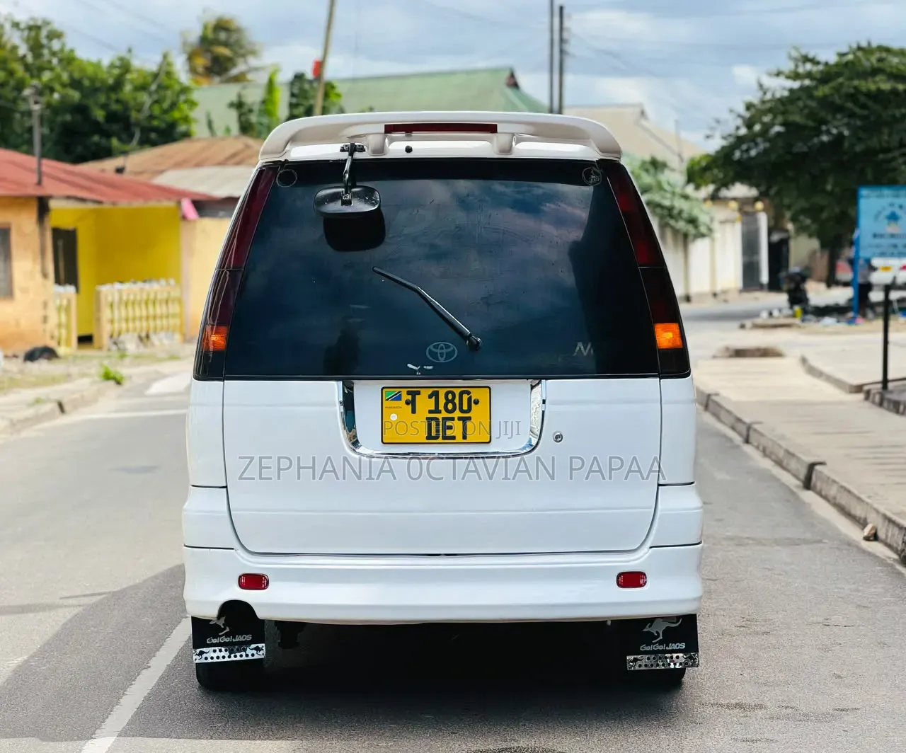 Toyota Noah 2001 White