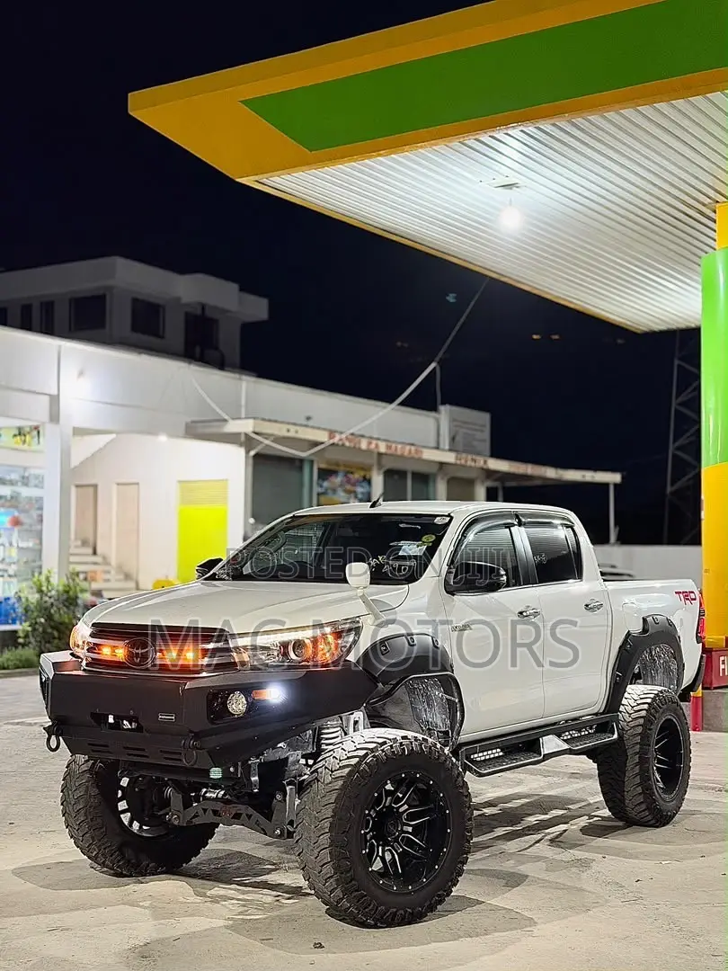 Toyota Hilux Revo Double Cab Deisel 2.4 AWD 2019 White