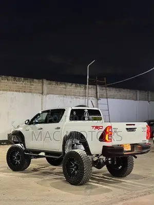 Toyota Hilux Revo Double Cab Deisel 2.4 AWD 2019 White