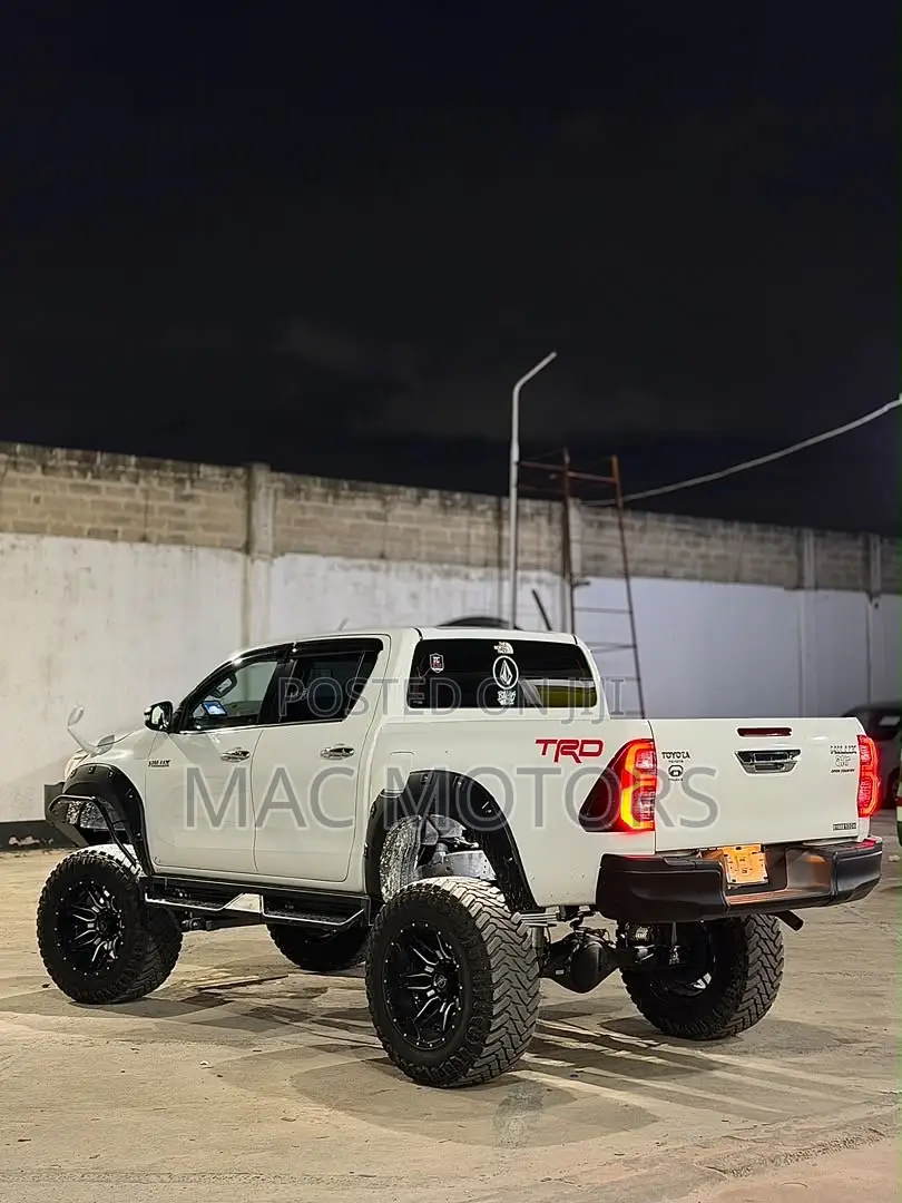 Toyota Hilux Revo Double Cab Deisel 2.4 AWD 2019 White