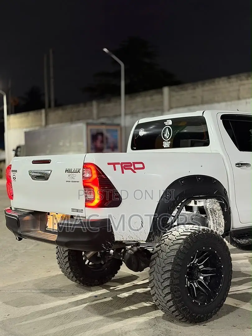 Toyota Hilux Revo Double Cab Deisel 2.4 AWD 2019 White