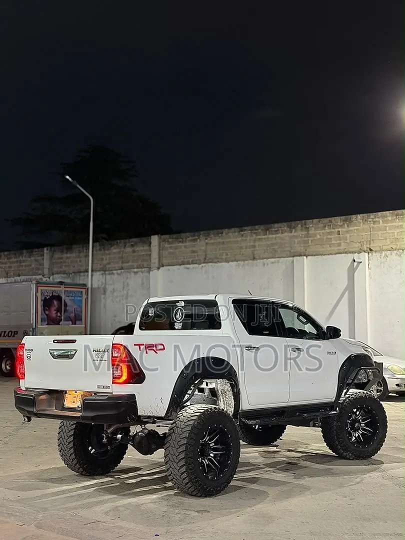 Toyota Hilux Revo Double Cab Deisel 2.4 AWD 2019 White
