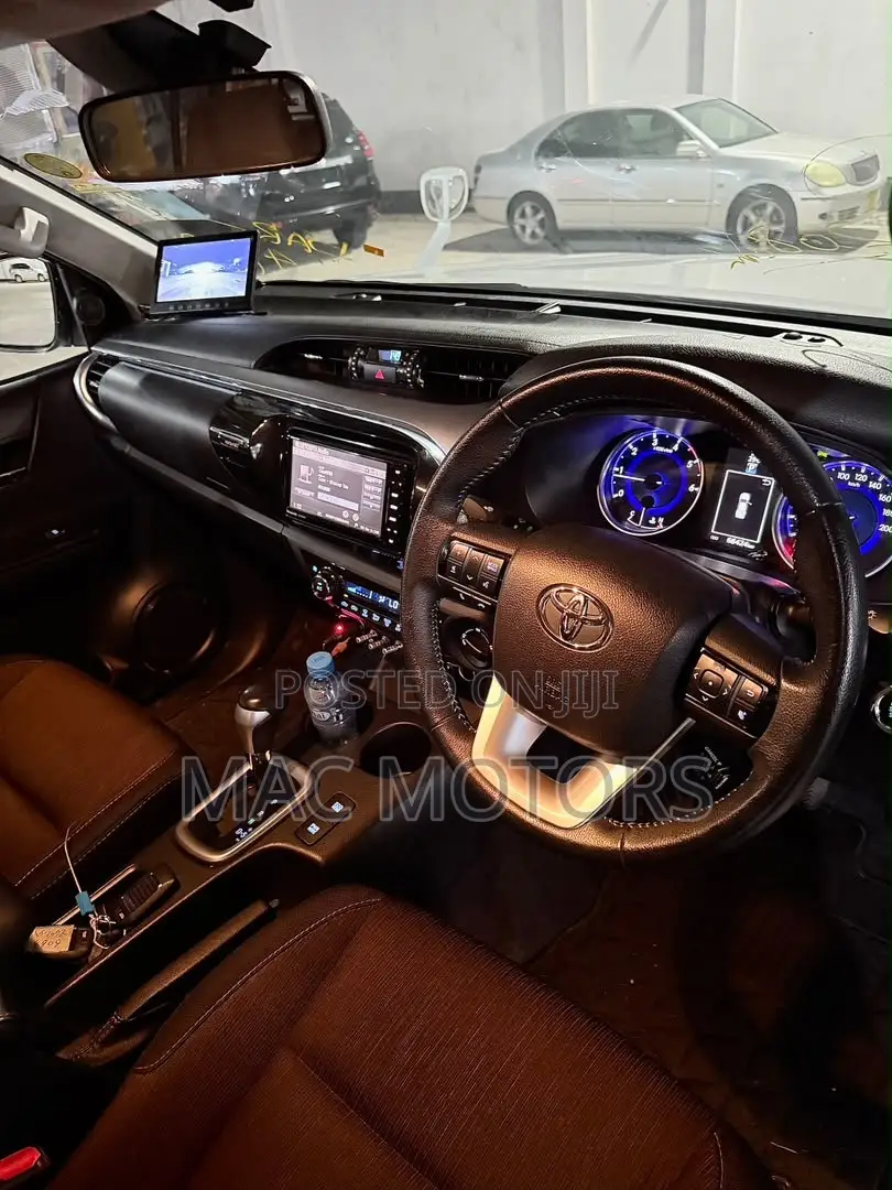 Toyota Hilux Revo Double Cab Deisel 2.4 AWD 2019 White
