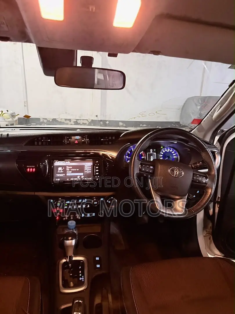 Toyota Hilux Revo Double Cab Deisel 2.4 AWD 2019 White