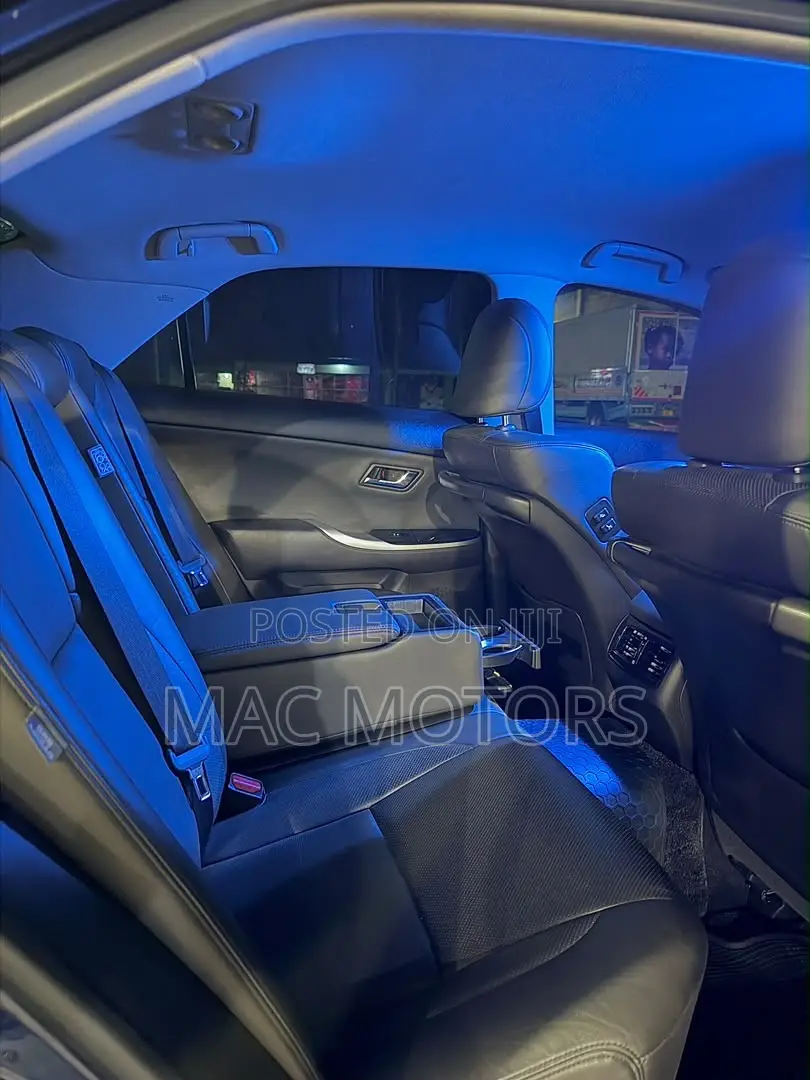 Toyota Crown 2010 Blue
