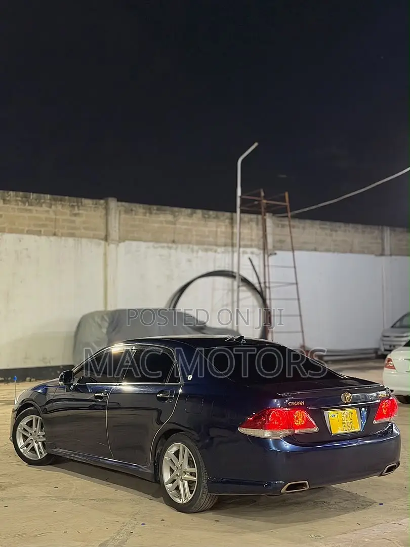 Toyota Crown 2010 Blue