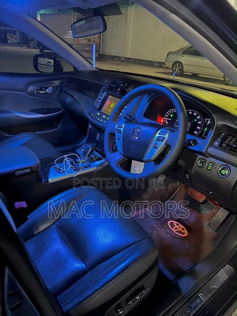 Toyota Crown 2010 Blue