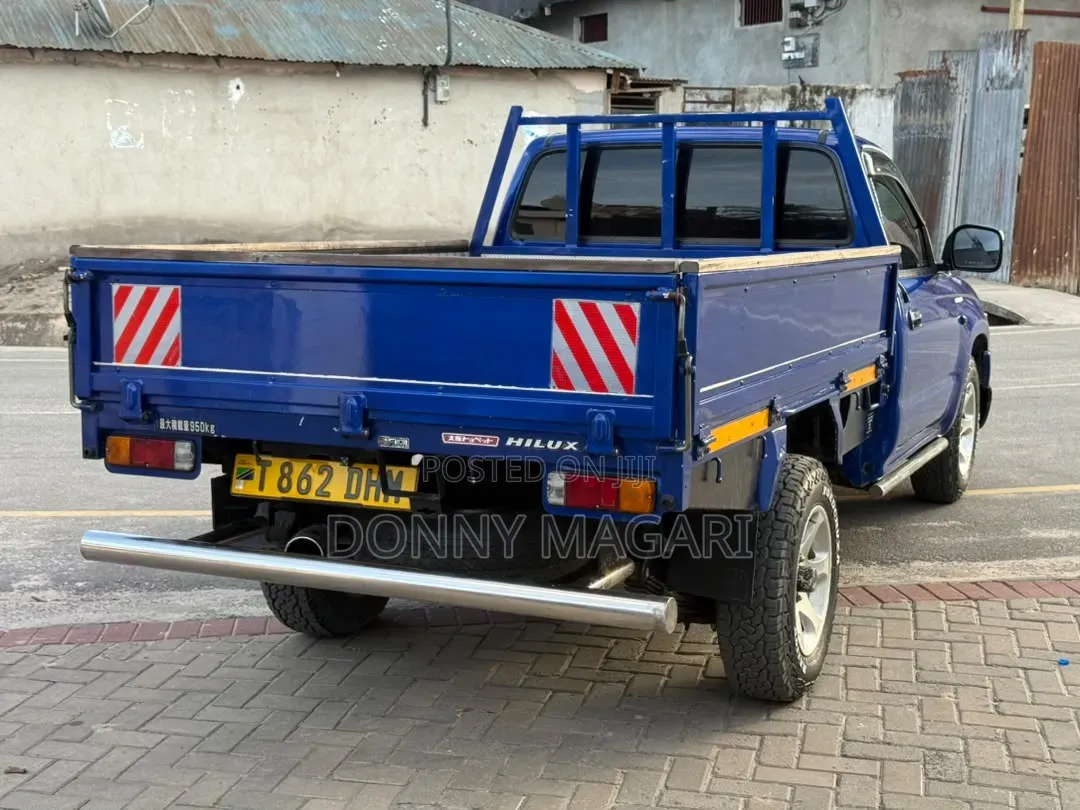 Toyota Hilux 1998 Blue