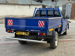 Toyota Hilux 1998 Blue