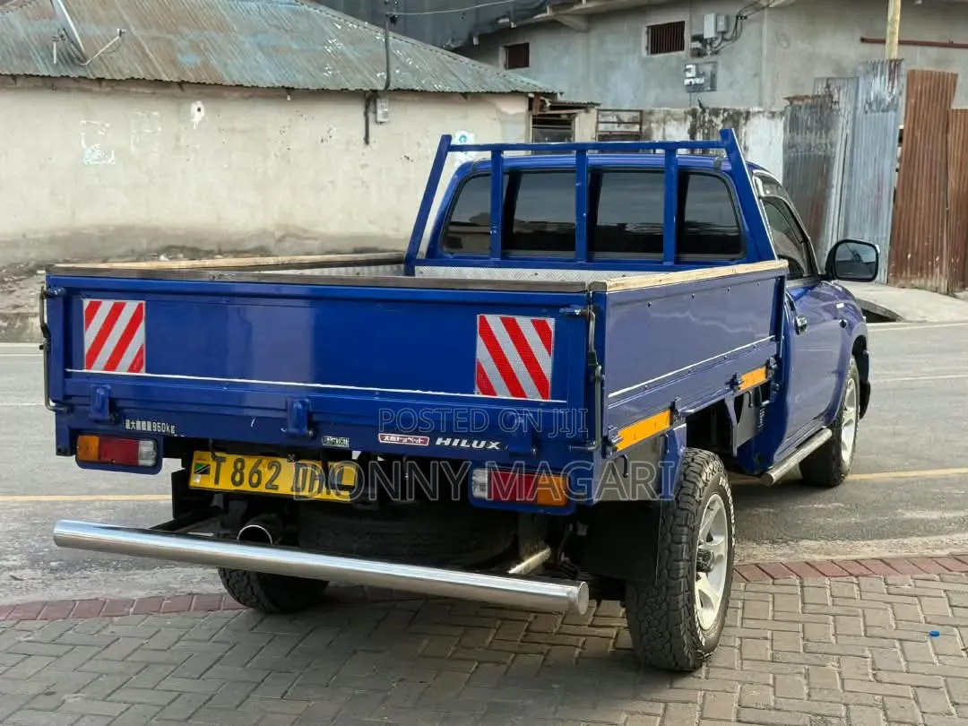 Toyota Hilux 1998 Blue