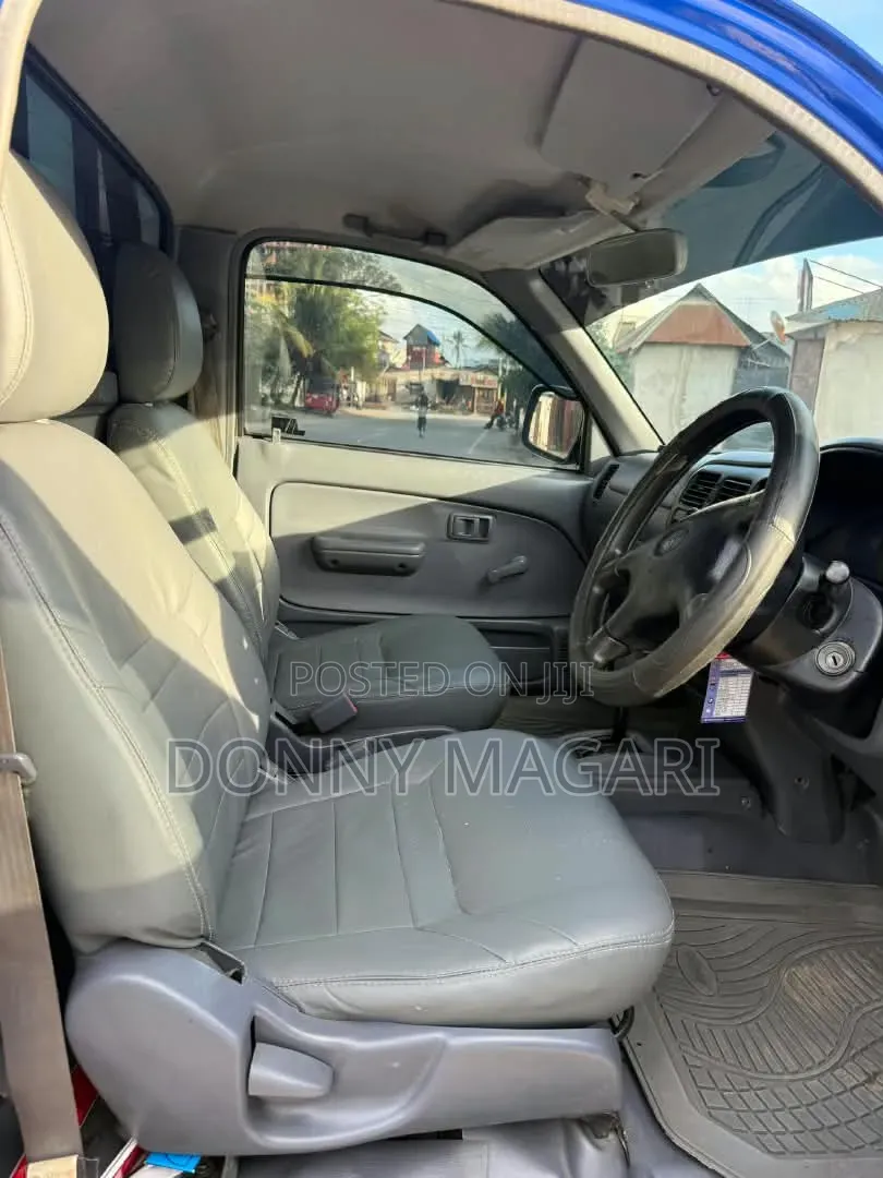 Toyota Hilux 1998 Blue