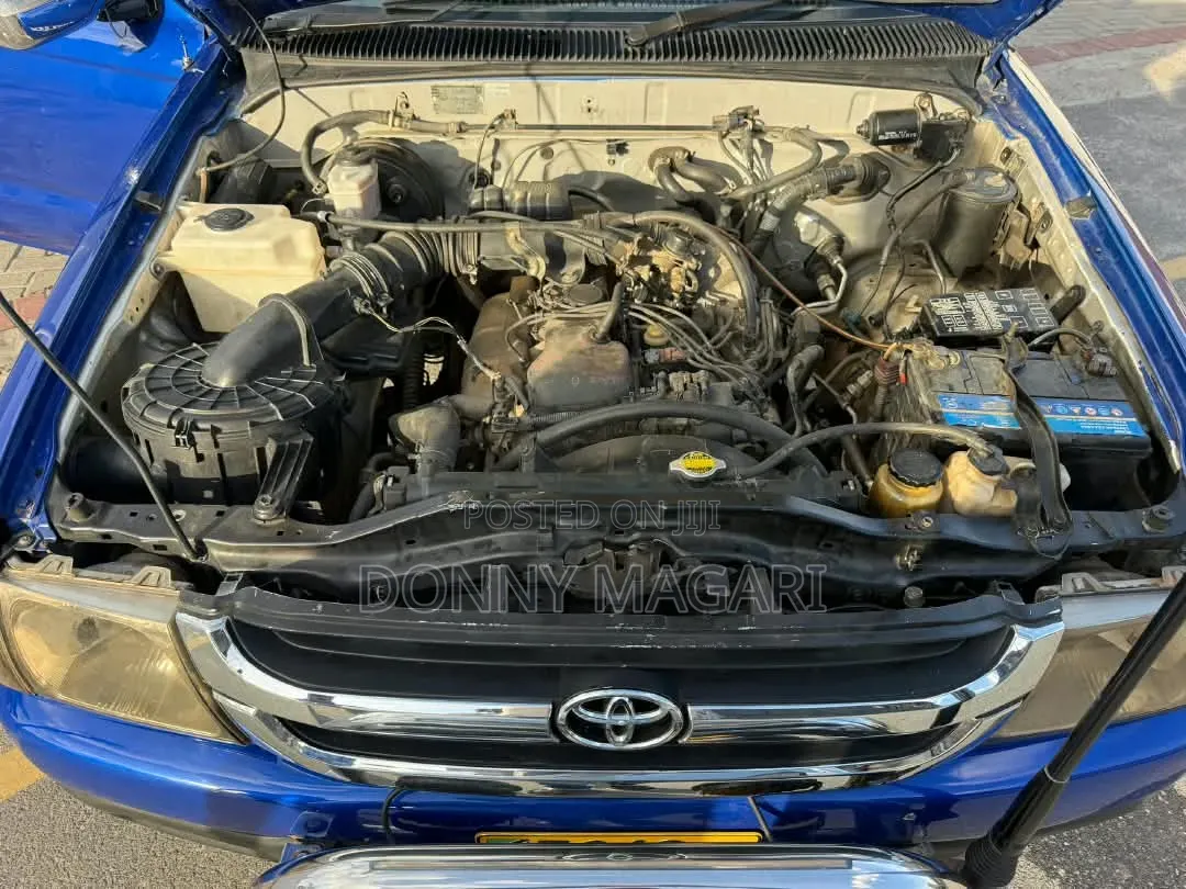 Toyota Hilux 1998 Blue