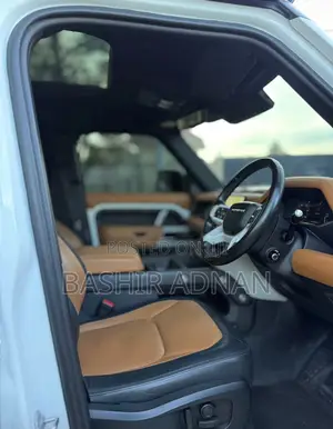 Land Rover Defender X-Dynamic SE 2023 White